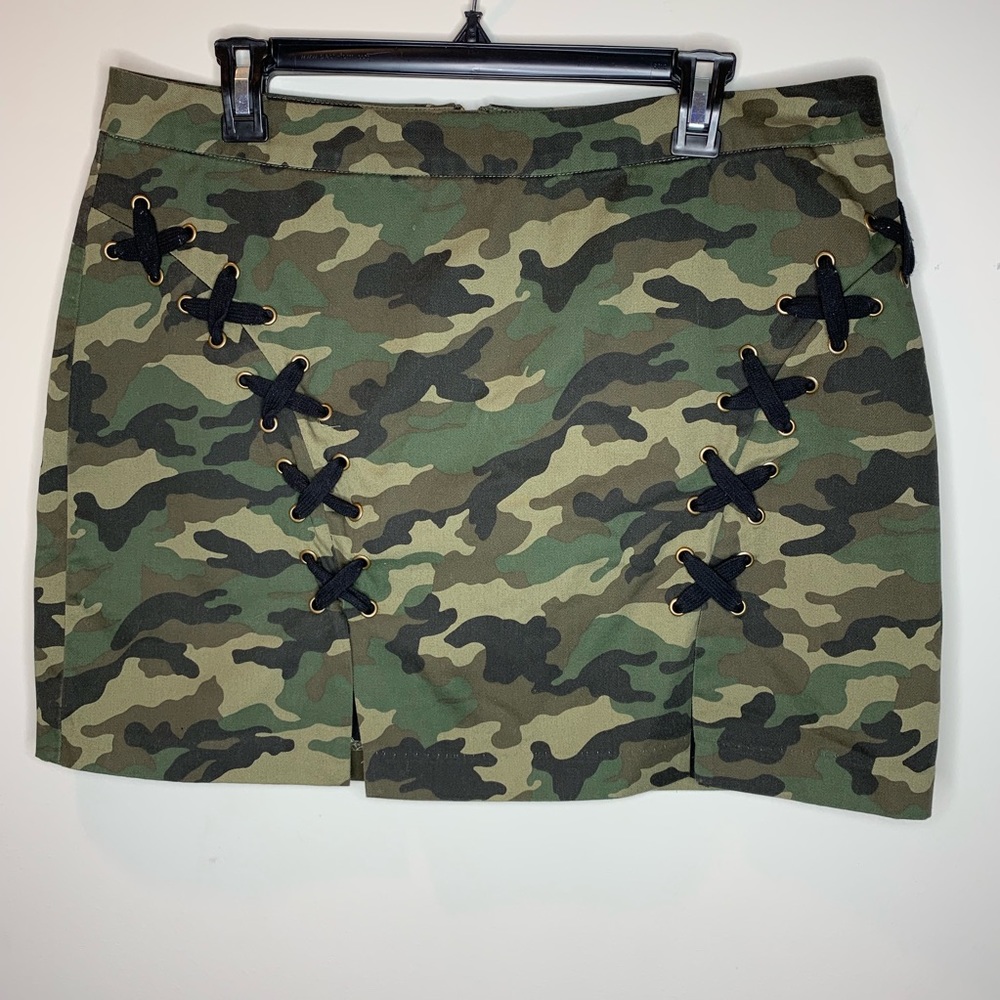 Short camo skirt